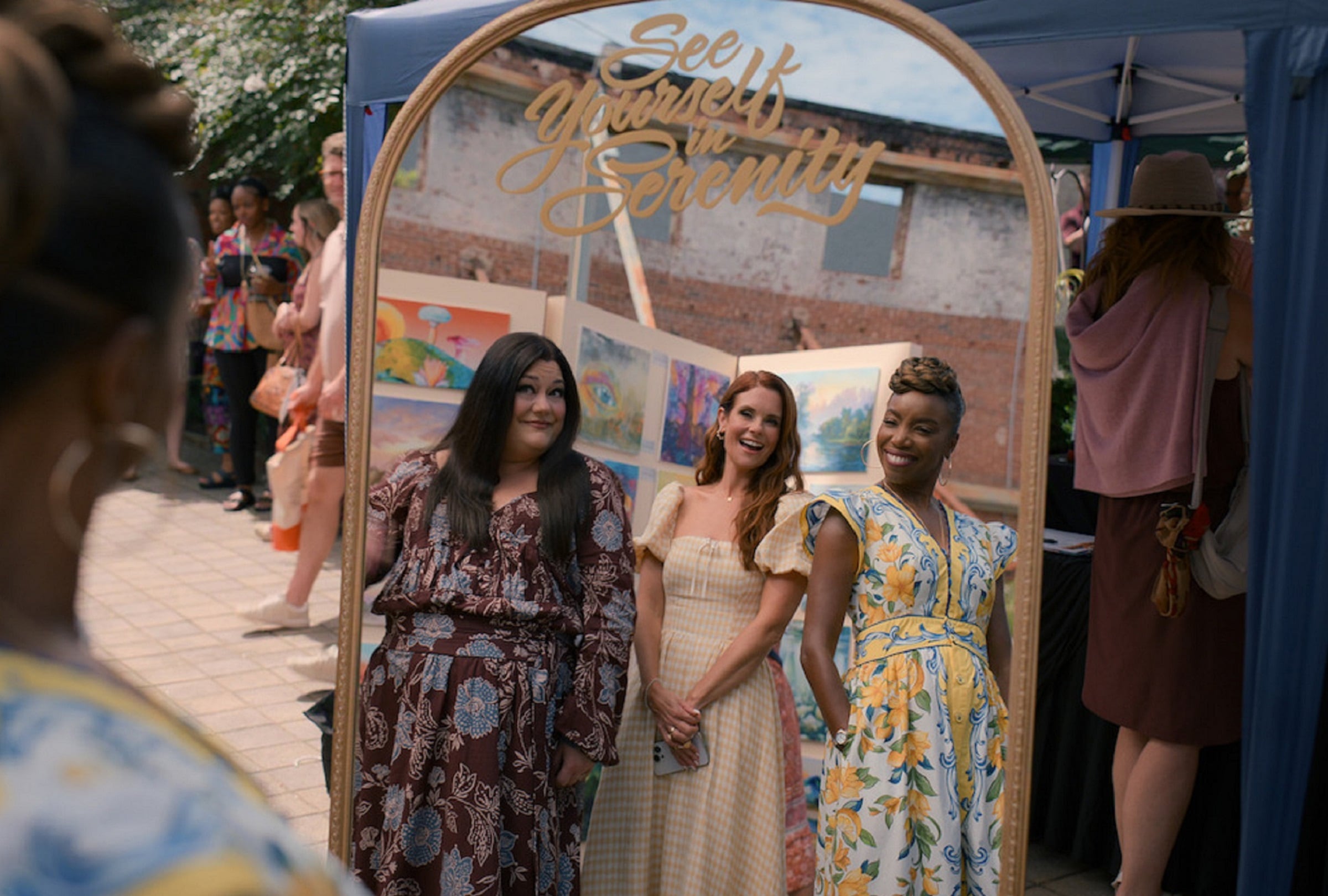 Dana Sue (Brooke Elliott), Maddie (Joanna Garcia Swisher) y Helen (Heather Headley) en una escena de la quinta temporada de "Sweet Magnolias" (Foto: Netflix)