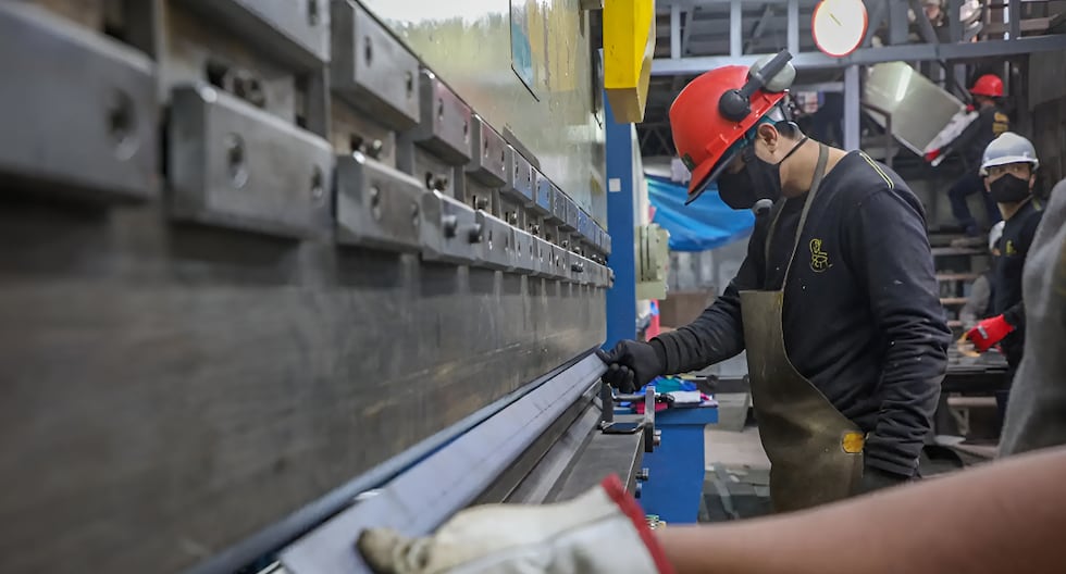 Perú avanza en IA: 45,6% de empresas ya la implementa