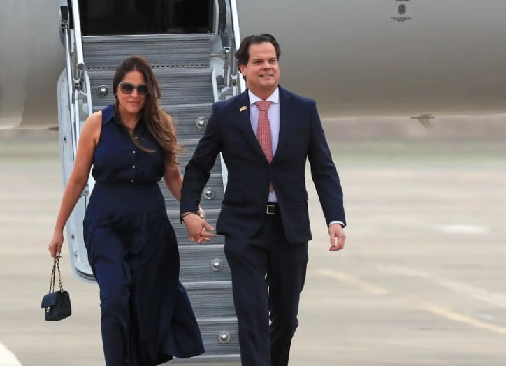 El nuevo embajador de Estados Unidos en el Perú, Bernie Navarro, aterrizó en el Grupo Aéreo Nº 8 del Callao el jueves 29 de enero de 2026 acompañado de su esposa, y fue recibido por autoridades de la Cancillería peruana y representantes de la delegación estadounidense. Foto: ANDINA/Ricardo Cuba