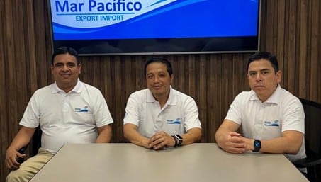 De izquierda a derecha, el gerente de Producción, Edel Saavedra
Avilés; el gerente financiero, Manuel Honma Pardo, y el gerente de Comercio Exterior,
Brenner Gaitán Pereda. (Foto: ADEX)