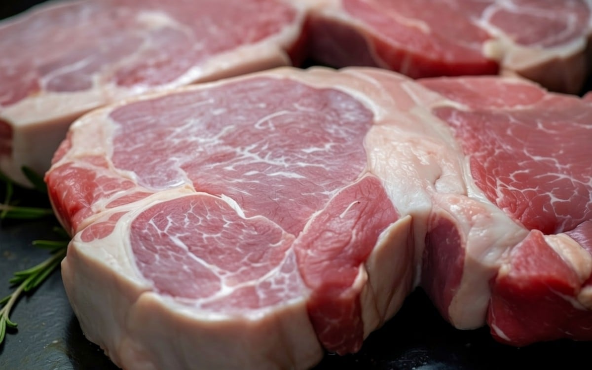 Los productos fueron elaborados sin inspección federal y algunos llevan una marca de inspección falsa con el número “EST. 1363”. (Foto referencial: Magnific)