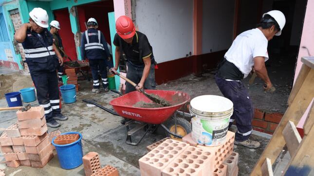 Autoridades locales y del Ministerio de Transportes realizan acciones para proteger la infraestructura. Foto: gob.pe