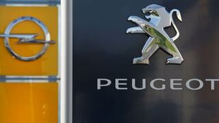 Propietario de Peugeot estudia compra de división europea Opel de GM