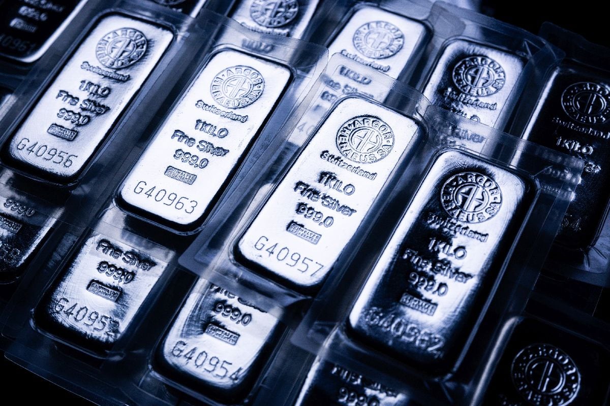 La plata al contado llegó a dispararse hasta un 4.2% el viernes, tocando los US$ 100.29 la onza.