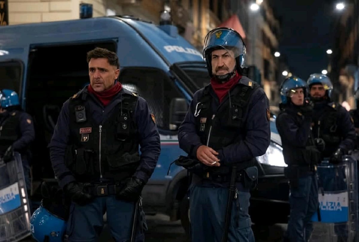 Adriano Giannini como Michele y Marco Giallini como Mazinga en la serie italiana "Desorden público" (Foto: Netflix)