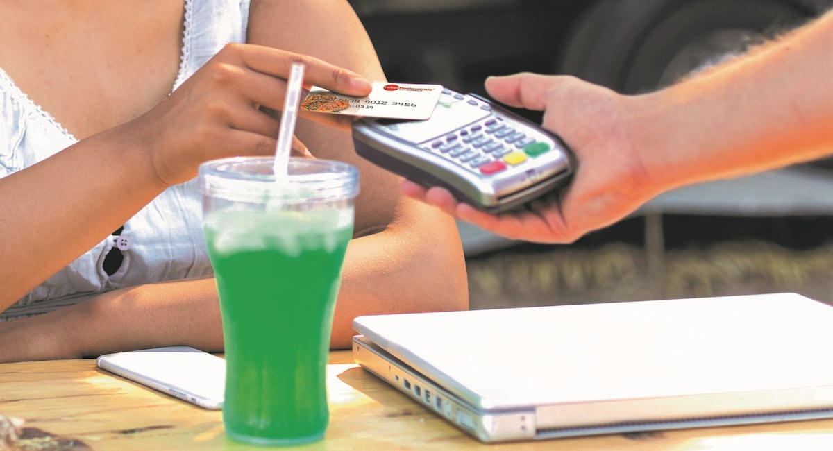 Perú todavía es un país que acepta más tarjetas de alimentación físicas que virtuales.