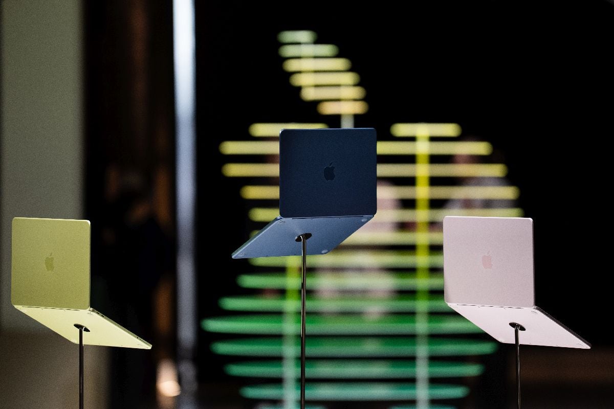 Computadoras portátiles MacBook Neo durante un evento de Apple en Nueva York, EE.UU., el miércoles 4 de marzo de 2026. Apple Inc. lanzó la MacBook Neo de $599 en su mayor apuesta hasta la fecha por las computadoras portátiles de gama baja, con el objetivo de competir con las PC con Windows y las Chromebooks para los compradores con presupuestos ajustados. Fotógrafo: Adam Gray/Bloomberg