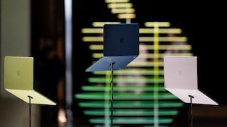 Apple aplica inédito aumento de precios por escasez de chips; acciones caen