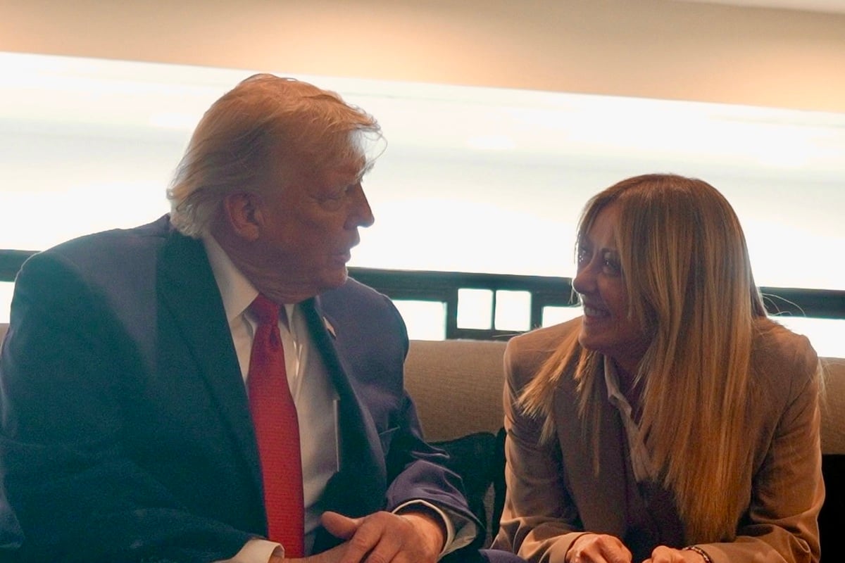 La primera ministra de Italia, Giorgia Meloni, negó tajantemente la versión de Trump, calificó la historia de «inventada» y aseguró: «Italia y yo nunca suplicamos».(Palazzo Chigi / EFE)