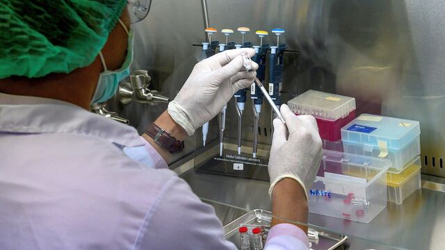 ¿Vacunas contra el coronavirus a precio de costo? No, dicen tres fabricantes 