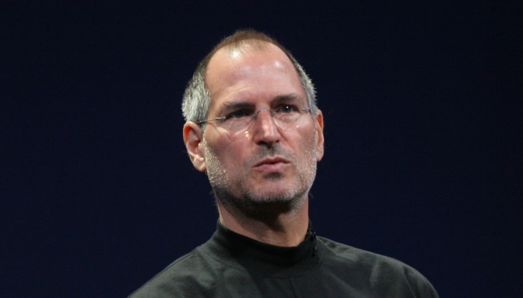 La reflexión de Steve Jobs invita a valorar los vínculos que se fortalecen con el paso de los años. | Crédito: ROBYN BECK / AFP