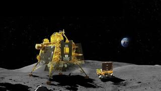 India logra el primer descenso cerca del polo sur lunar, ante el fracaso de Rusia