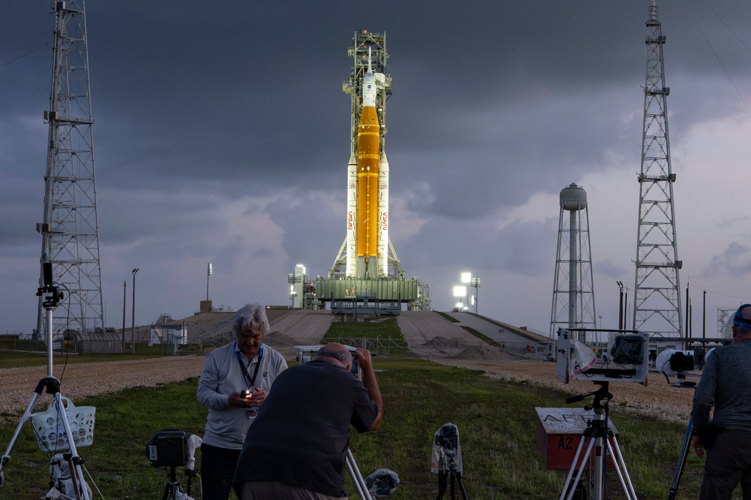 Conoce cuáles son los horarios y dónde se podrá ver el lanzamiento de la nave Artemis II de la NASA rumbo a la Luna, donde 4 astronautras sobrevolarán el satélite este miércoles 1 de abril de 2026. (Foto: AFP)