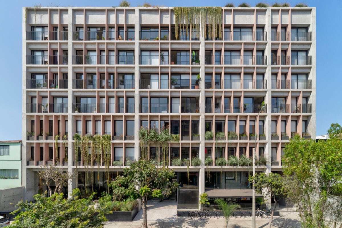 Mendiburu 845 es un edificio de uso mixto en Miraflores, con 16 departamentos, 19 oficinas y 3 locales comerciales, entregado en 2022. (Foto: Illusione)