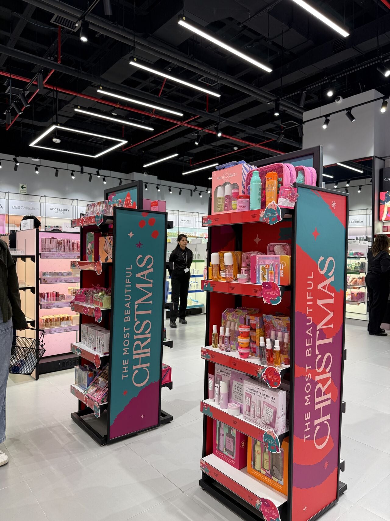 Interior de la tienda DBS Beauty Store en Plaza San Miguel. (Foto: Perú Retail).