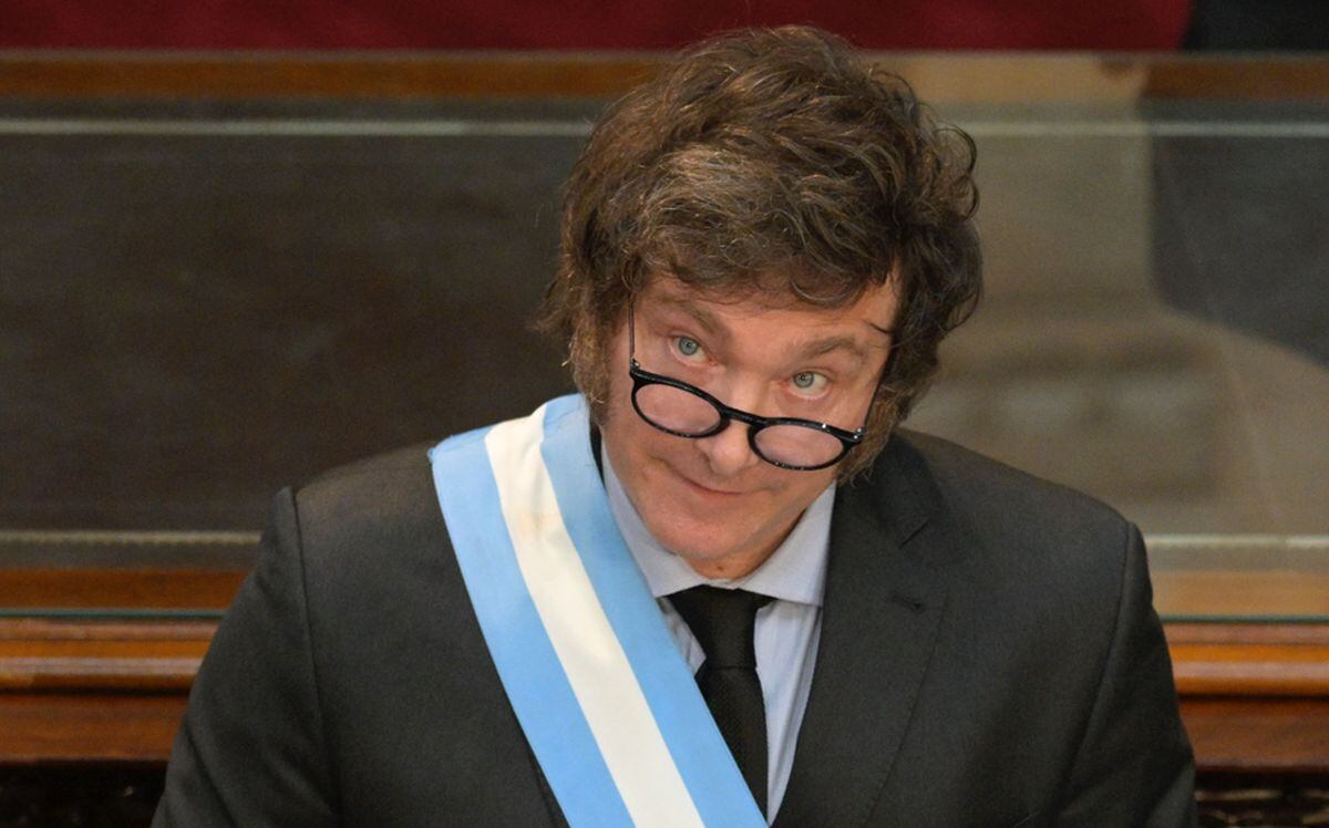 "Por ahora, la mayoría de peruanos sigue confiando en su moneda, un lujo que los argentinos no poseen”. (Foto: JUAN MABROMATA / AFP)