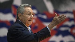 Retirada de Raúl Castro es un mero “traspaso burocrático”, dicen expertos