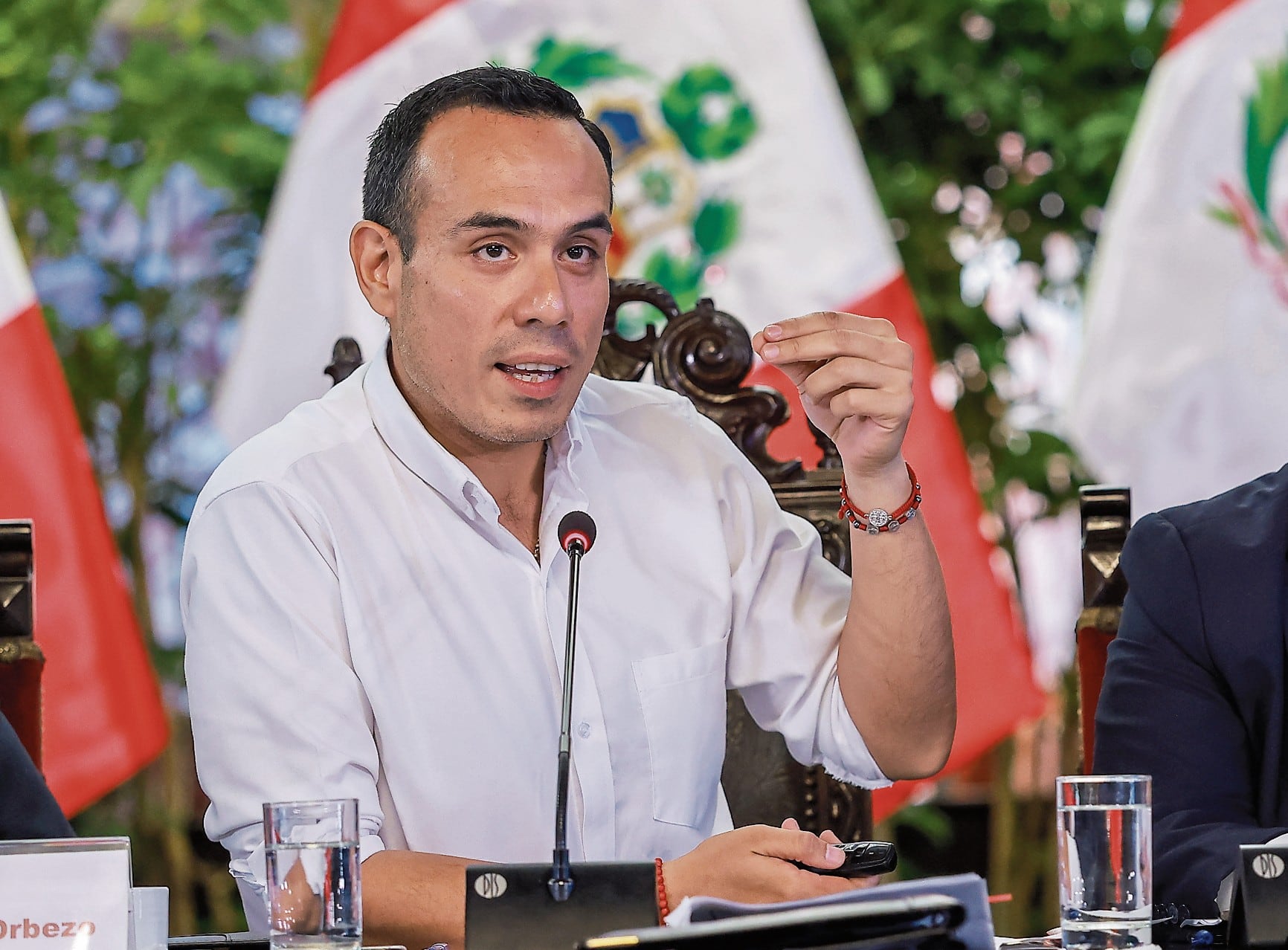 Pasar de fiscalizador a anfitrión de un sospechoso no es una coincidencia, es un “chifagate” con todas sus letras.