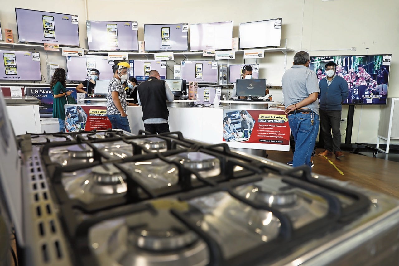 La CCL señaló que el sector electrodoméstico retrocedió 15% durante el primer semestre del año. (Foto: GEC)