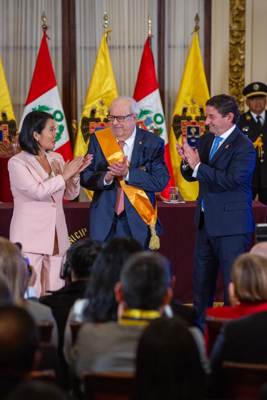Durante su intervención, frente a la presidenta electa Keiko Fujimori, Velarde explicó que, aunque el panorama económico actual es favorable y los indicadores de corto plazo siguen mostrando resultados positivos, el choque climático representa el principal riesgo para el desempeño de la economía. Foto: Fernando Sangama / @photo.gec