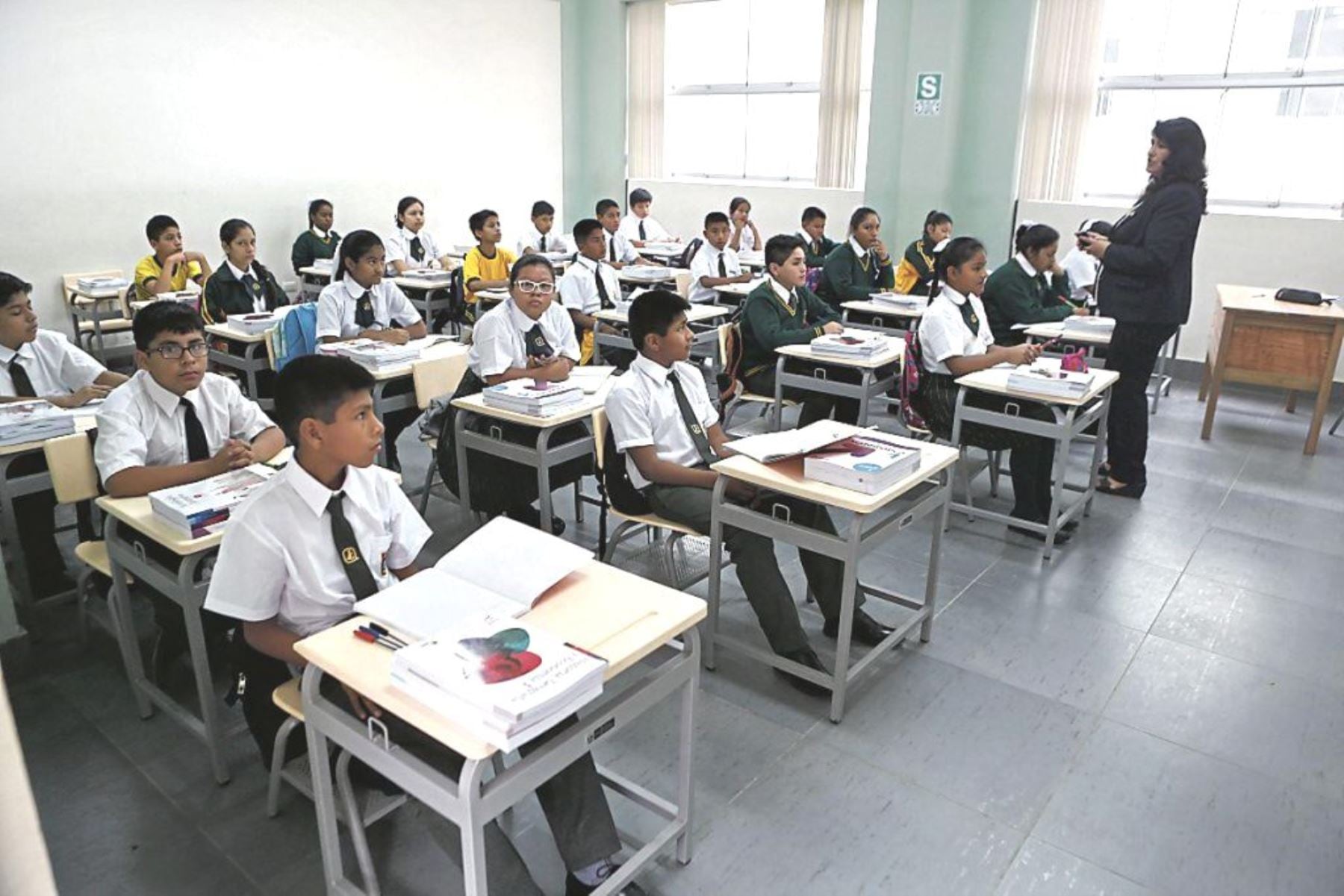 Donde no se enseña a cuestionar lo que la IA produce, el uso diario se asocia a peor rendimiento; donde los docentes enseñan a evaluar la calidad de esa información, se asocia a mejor rendimiento". (Foto: Andina)