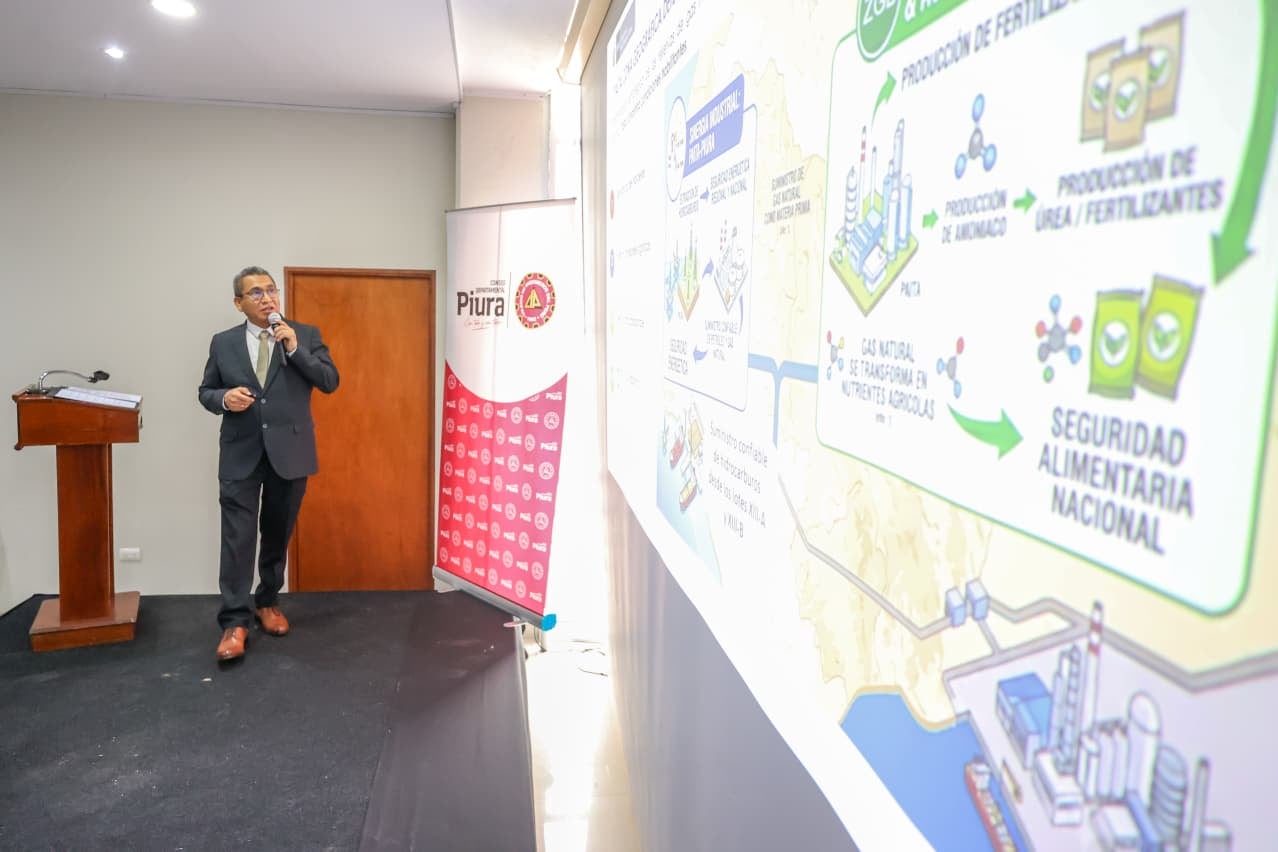 El titular de Energía y Minas destacó que el Colegio de Ingenieros del Perú-Consejo Departamental Piura propuso que se evalúe a Piura como región apta para la industria petroquímica. Foto: Minem