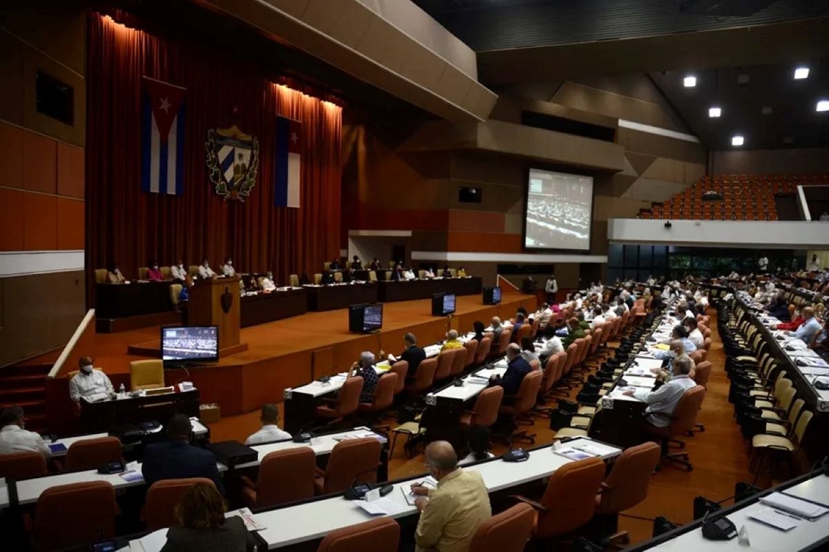 La Asamblea Nacional del Poder Popular de Cuba aprobó este jueves el paquete de reformas económicas orientadas a liberalizar y descentralizar la economía de la isla. Foto: EFE.