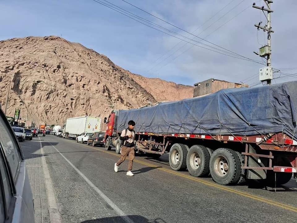 Mineros bloquean la Panamericana Sur y piden que se extienda Reinfo. Foto: Difusión /FB