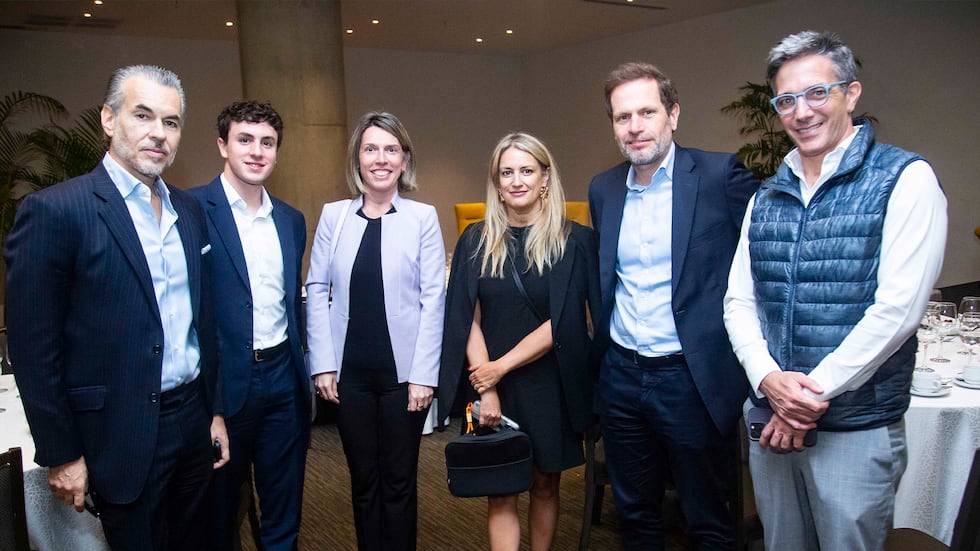 Juan Pons, William Dunbar (Integratel Perú), Urpi Torrado (Datum), Mercedes Demasi, Mauricio Mazzón y Federico Zin (Integratel Perú).