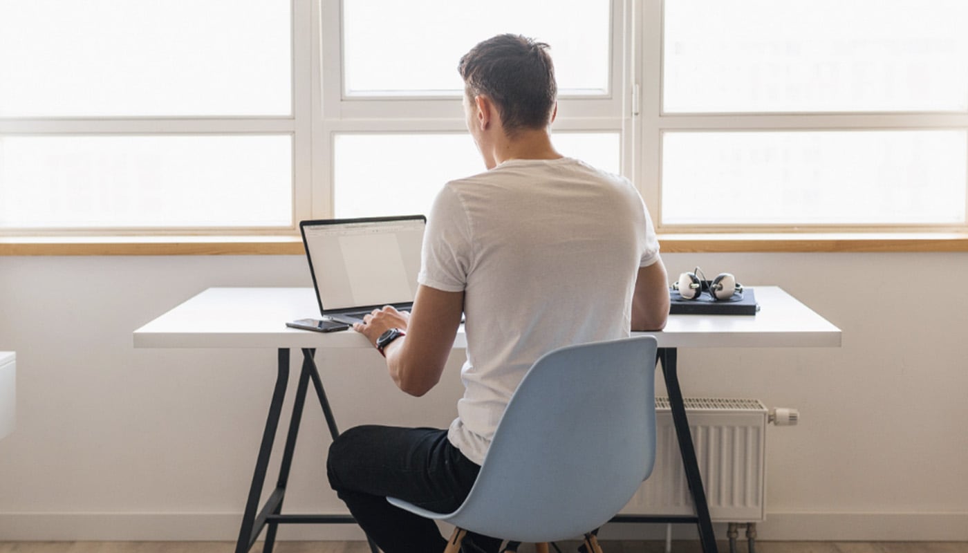 Según la resolución, la IA no puede ser considerada autora y los contenidos generados de manera automatizada no reflejan la creatividad personal que la ley exige para reconocer una obra protegida.| Foto: Freepik