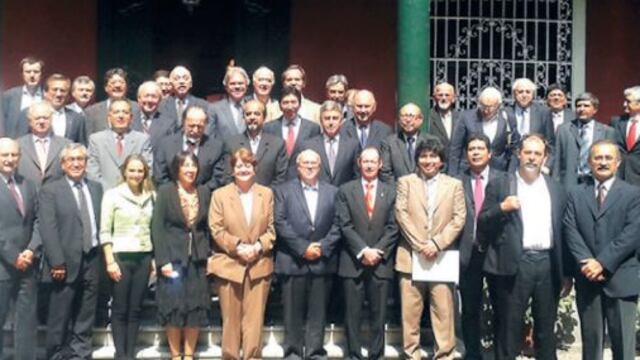 Políticos y empresarios de Chile y Perú proponen avanzar en "agenda de futuro"