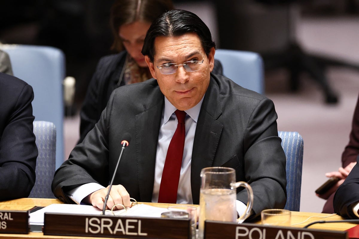 El embajador de Israel ante la ONU, Danny Danon, durante una reunión de emergencia del Consejo de Seguridad de las Naciones Unidas sobre el Líbano, celebrada en la sede de la ONU en Nueva York el 31 de marzo de 2026. (CHARLY TRIBALLEAU / AFP)