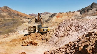 Producción formal de oro sigue en caída e inversiones auríferas “brillan” por su ausencia