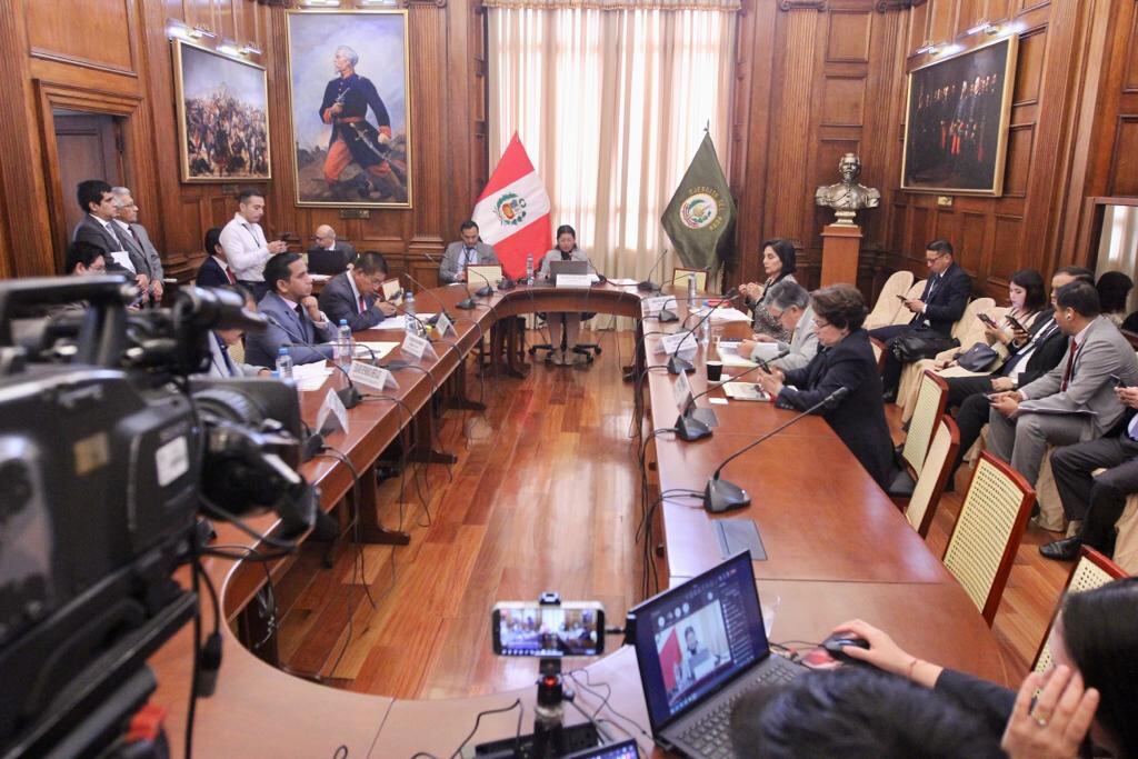 La Comisión de Justicia y Derechos Humanos aprobó esta tarde con 14 votos a favor, 4 votos en contra y 1 abstención, el dictamen que establece delitos contra la seguridad social en salud. (Congreso de la República/JReátegui).