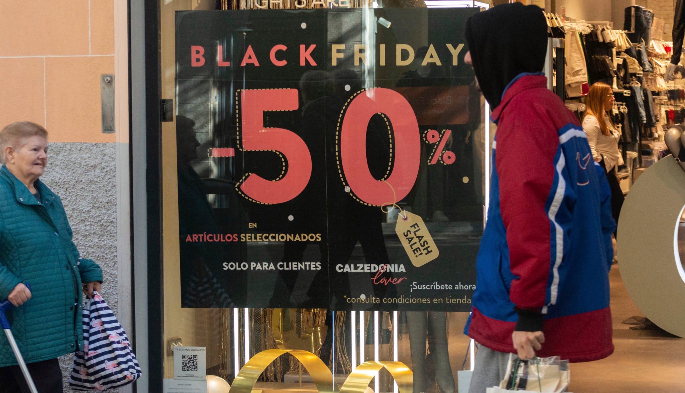 Conoce cuáles son los establecimientos que cerrarán sus piernas en medio de la semana del Black Friday 2024. (Foto: Internet)
