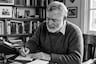 Ernest Hemingway: “Quien ha empezado a vivir más seriamente por dentro, empieza a vivir más sencillamente por fuera”