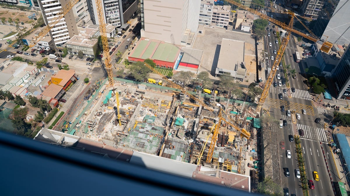 Torre Rosales tiene un 35% de avance y será entregada en octubre del 2027. (Foto: Urbanova)