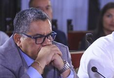 Juan José Santiváñez: Abuchean y lanzan piedras al ministro tras operativo en Lurín