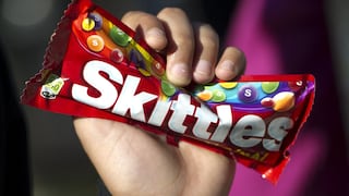 Alerta masiva en EE. UU.: retiran 2.000 productos de marcas como Pringles y Skittles por contaminación