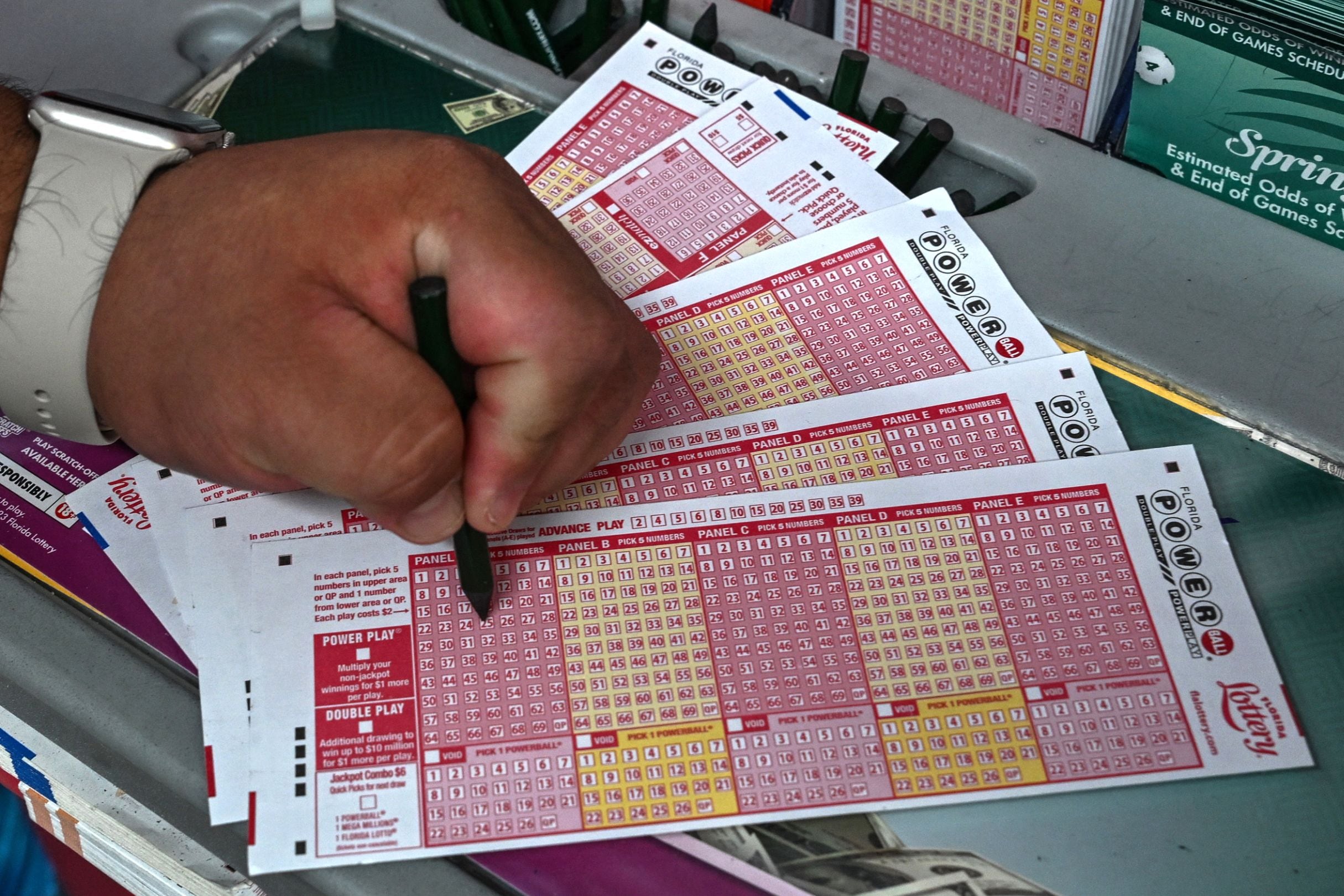 Las fechas de caducidad de los boletos del Powerball suelen variar entre 90 días y un año, dependiendo de la jurisdicción de venta. (Foto: Giorgio Viera / AFP)