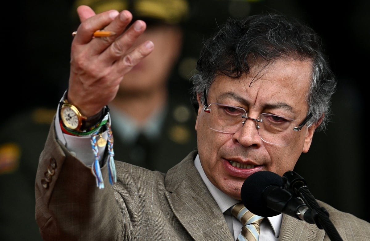 El presidente Gustavo Petro anunció el mayor aumento del salario mínimo en la historia reciente de Colombia y defendió la medida como un paso hacia un salario vital familiar. Foto: Raul ARBOLEDA / AFP.