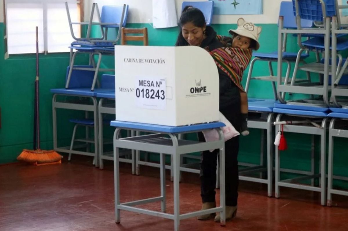 Las elecciones del 4 de octubre definirán a los gobernadores regionales y alcaldes que ejercerán funciones durante el periodo 2027-2030. Foto: EFE.