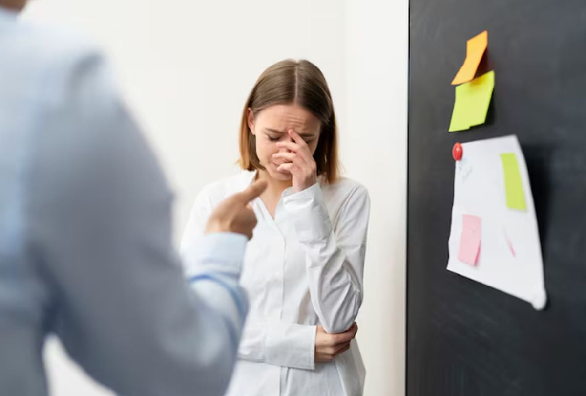 El abuso laboral puede ser físico, psicológico, verbal, económico o una combinación de varios (Foto: Freepik)