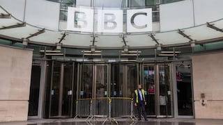 Director general de BBC anuncia su dimisión tras edición engañosa de discurso de Trump