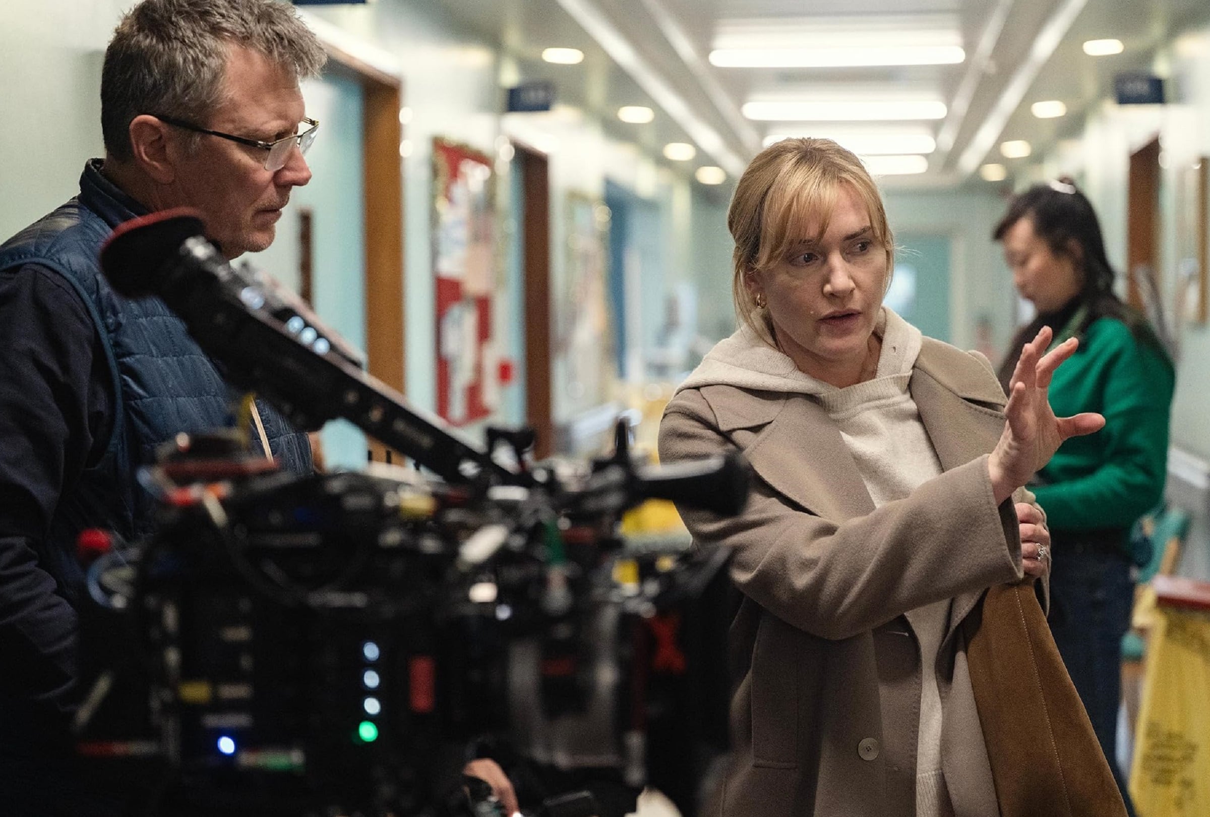 El drama familiar navideño "Adiós, June" marca el debut como directora de Kate Winslet, quien también es parte del elenco (Foto: Netflix)