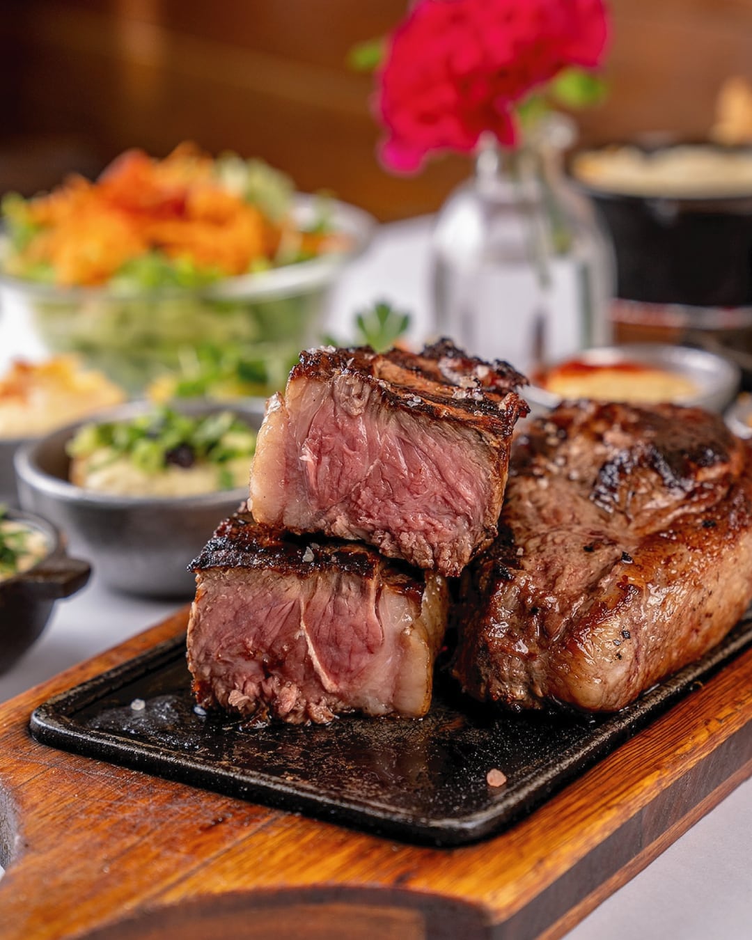 La demanda por cortes importados de calidad y mayor tamaño redefine la oferta de parrillas premium.