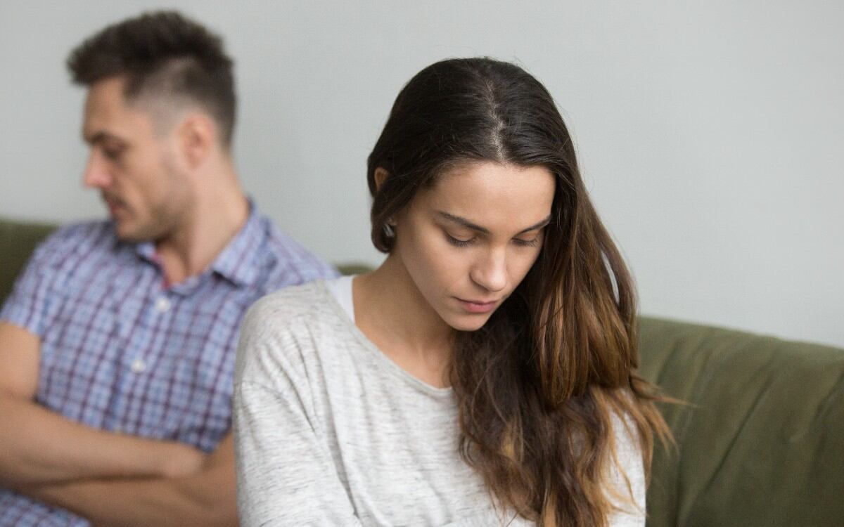 El 33% de peruanos justifica que las mujeres que cometen infidelidad sean castigadas, según reporte de ENARES 2019. (Foto referencial: yanalya / Freepik)