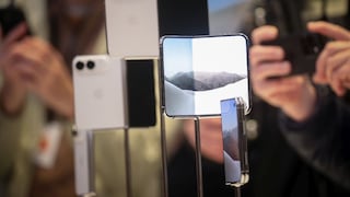 Grietas en pantallas del nuevo iPhone Duo, un revés embarazoso para Apple