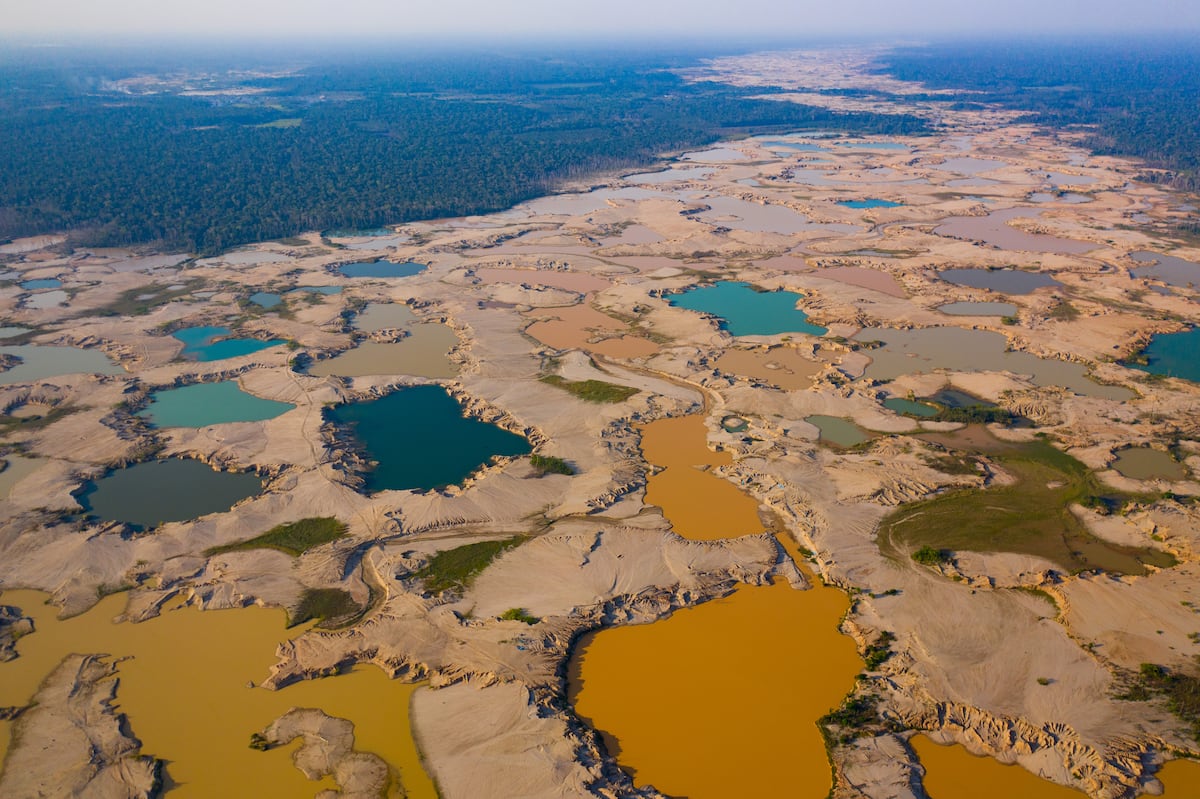 La minería ilegal de oro es una grave amenaza para el medio ambiente. El mercurio usado para este proceso se evapora y puede alcanzar el suelo de los bosques o cuerpos de agua. (Foto: Cincia)