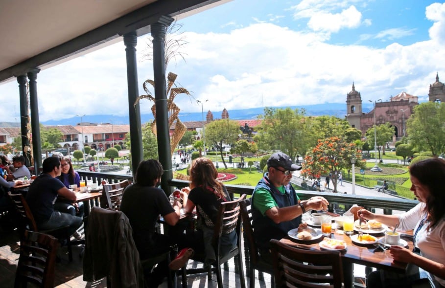 Sector restaurantes creció más de 3% en julio. | Andina